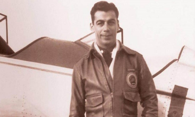Kirk Kerkorian at the plane
